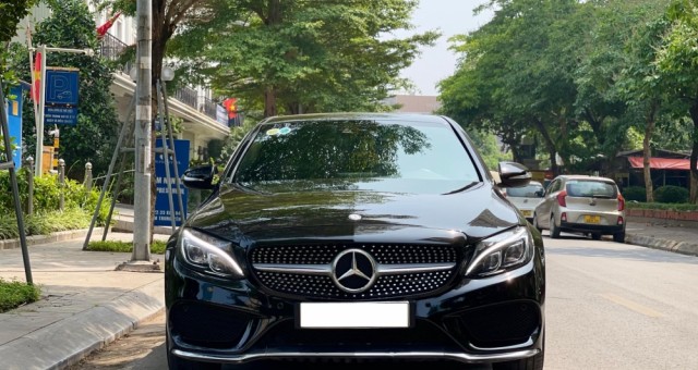 Chiếc Mercedes C250 lăn bánh gần 10 năm rao bán chỉ ngang Honda City