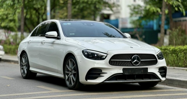Xe sang Mercedes E300 2022 rao bán chỉ hơn 2,3 tỷ đồng, rẻ hơn cả 'tỷ bạc' so với xe mới