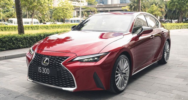 Lexus IS chính thức 'bay màu' khỏi thị trường Việt Nam sau 4 năm ra mắt