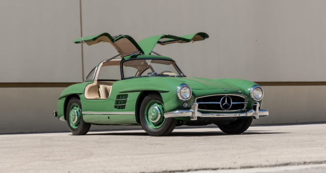 Cận cảnh 'hàng hiếm' Mercedes 300SL Gullwing 1995 trị giá 2 triệu USD sắp được đấu giá