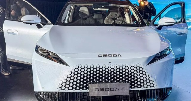 Chery Omoda 7 trình làng: 'Ăn xăng' chỉ 4,89 lít/100 km, đối thủ mới của CR-V, Tucson