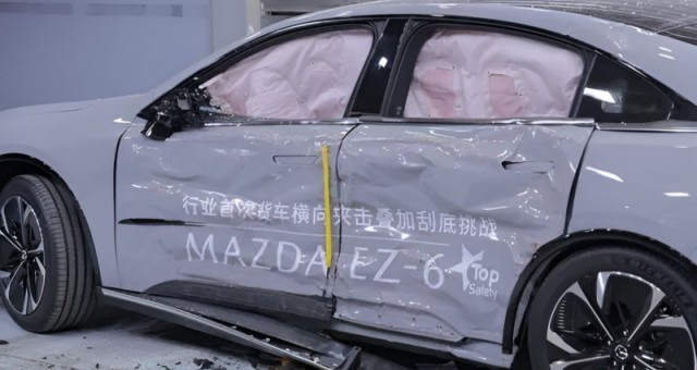 Bất ngờ với kết quả kiểm tra va chạm bên hông của xe điện Mazda EZ-6