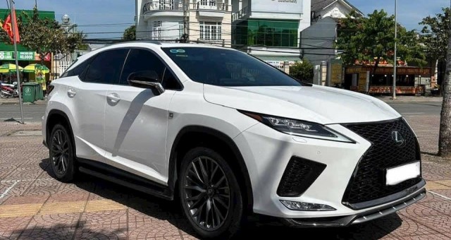 Lăn bánh 3 năm, SUV hạng sang Lexus RX 300 F Sport 2021 bán lại với giá khó tin