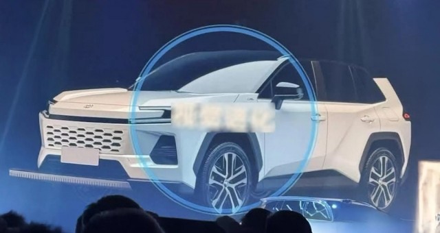 Toyota RAV4 2026 lộ diện qua hình ảnh rò rỉ: Thiết kế mới góc cạnh và hiện đại hơn