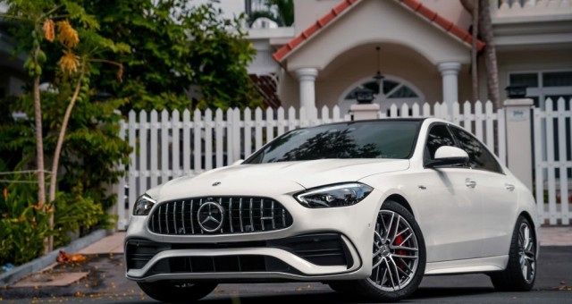 Mới chạy 2.500 km, xe sang Mercedes-AMG C 43 4Matic 2023 lên sàn xe cũ với giá thế nào?