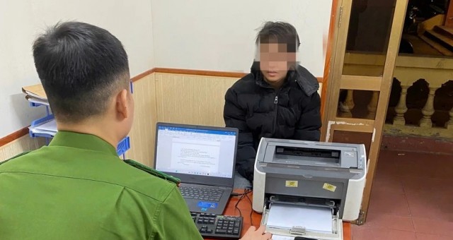 Bắt khẩn cấp đối tượng vi phạm nồng độ cồn chống đối, đâm xe máy vào CSGT tại Thái Bình