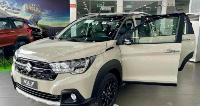 Suzuki XL7 lần đầu vượt Toyota Innova Cross, chiếm ngôi vương doanh số hybrid tháng 3/2025