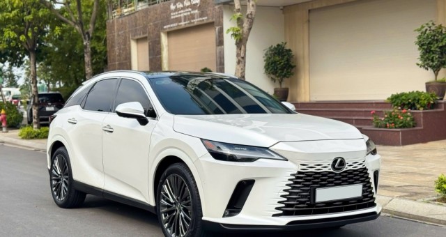 SUV hạng sang Lexus RX 350 2023 lăn bánh 2 năm tại Việt Nam bán lại với giá thể nào?