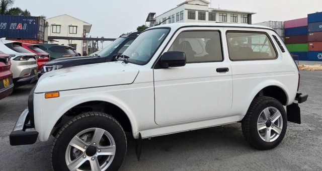 Lô ô tô Nga đầu tiên về Việt Nam: Giá dự kiến từ 360 triệu, có SUV kiểu Jimny