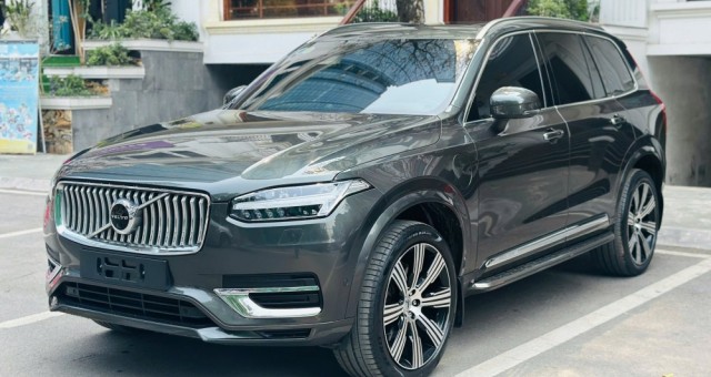 SUV hạng sang Volvo XC90 T8 2021 lăn bánh 4 năm tại Việt Nam lên sàn xe cũ với giá bao nhiêu?