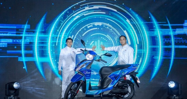 'Xe ga quốc dân' Vision với màu xanh lạ mắt là chiếc xe máy thứ 40 triệu của Honda Việt Nam