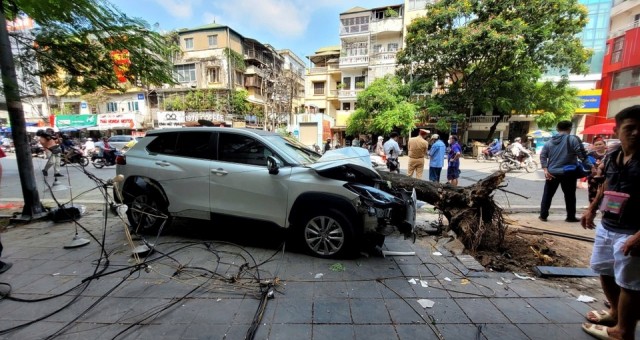 Ô tô 'điên' liên tục gây họa trên đường phố Hà Nội: Phạt nồng độ cồn đang lơi lỏng?