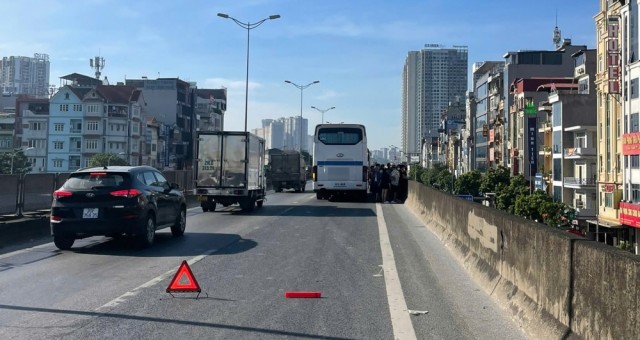 Hà Nội: Xe khách bị người lạ rút chìa khóa, hơn 40 hành khách mắc kẹt trên đường Vành đai 3
