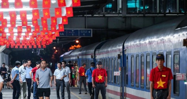 Hành khách đi tàu dịp Quốc khánh 2/9 cần lưu ý gì khi nhiều tuyến phố Hà Nội cấm đường?