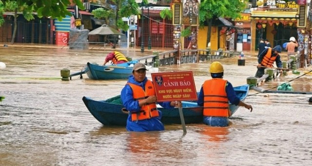 Mưa lớn kéo dài ở miền Trung, Huế và Đà Nẵng đối mặt nguy cơ lũ vượt mốc lịch sử