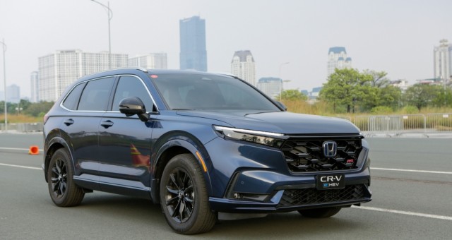 Honda CR-V e:HEV RS nhập Thái khan hàng, nhiều đại lý bán 'kèm lạc' tới 70 triệu đồng