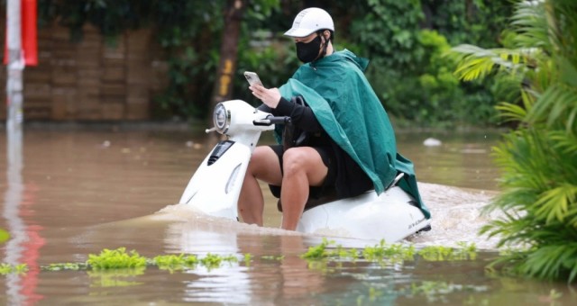 Xe máy điện không 'miễn nhiễm' với ngập nước như nhiều người lầm tưởng