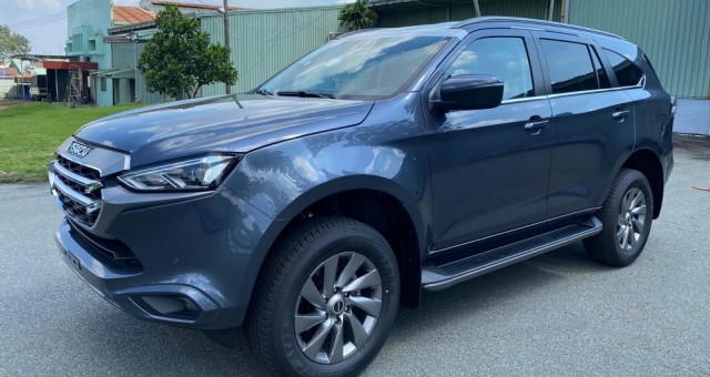 Giá Isuzu mu-X đời 2023 'chạm đáy': Tiệm cận xe hạng B, nhưng người mua cần cân nhắc trước khi 'xuống tiền'