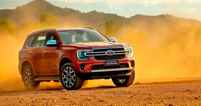 Doanh số SUV cỡ D năm 2025 sụt giảm: Everest 'ôm' hơn nửa thị phần, Santa Fe tụt hạng