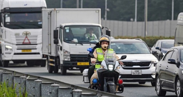 Camera AI 'trực xuyên Tết', CSGT triển khai kiểm tra nồng độ cồn từ sáng mùng 1