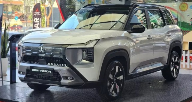 Cận Tết Nguyên đán, Mitsubishi Destinator có giá 'dễ chịu' hơn Ford Territory nhờ ưu đãi chính hãng