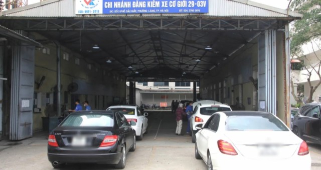 Một số chủ xe máy dầu phải ký cam kết khi kiểm định khí thải: Cục Đăng kiểm Việt Nam nói gì?