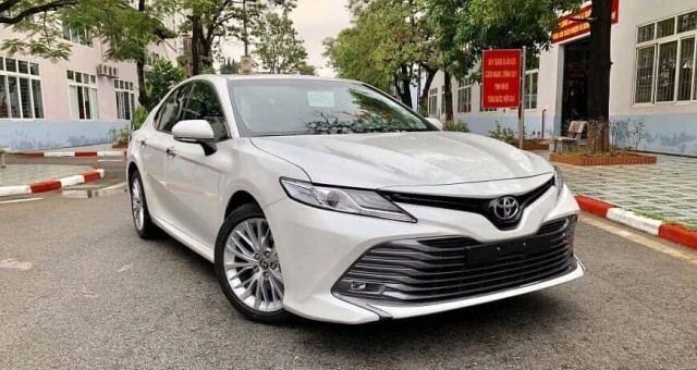 Toyota Việt Nam triệu hồi hơn 2.000 chiếc Camry do lỗi camera