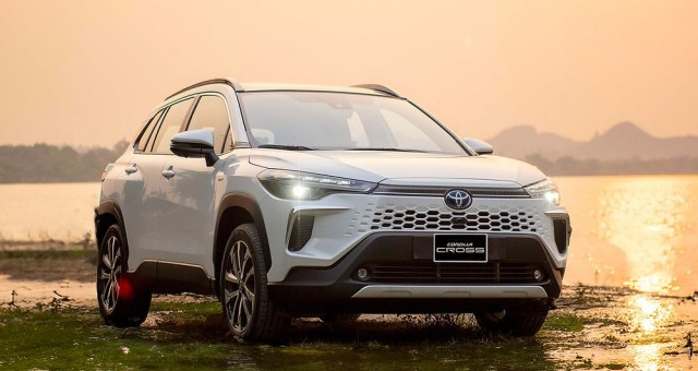 Toyota Corolla Cross HEV tái chiếm ngôi đầu phân khúc xe hybrid trong tháng 4/2026