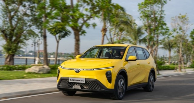 Bộ đôi MPV 7 chỗ của VinFast bán hơn 9.000 xe trong tháng 4, bỏ xa Xpander và Veloz Cross