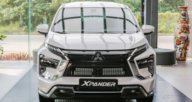 Toyota Veloz Cross hụt hơi, Mitsubishi Xpander tái chiếm 'ngôi vương' phân khúc MPV 7 chỗ chạy xăng