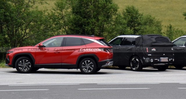 Hyundai Tucson thế hệ mới bị bắt gặp khi đỗ cạnh bản hiện hành, thiết kế vuông vức hơn