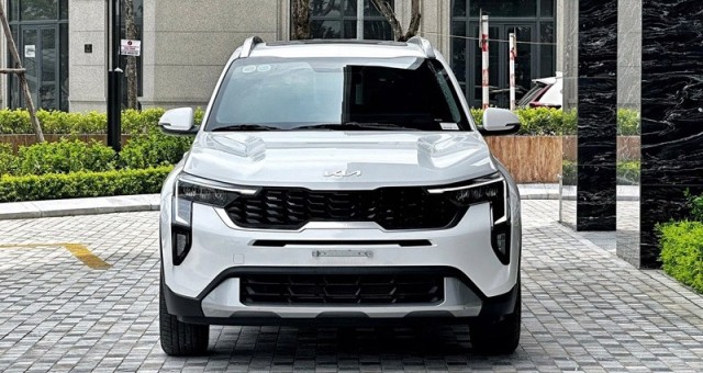 Giá Kia Sonet chạm đáy mới, 'phả hơi nóng' lên Toyota Raize, Suzuki Fronx