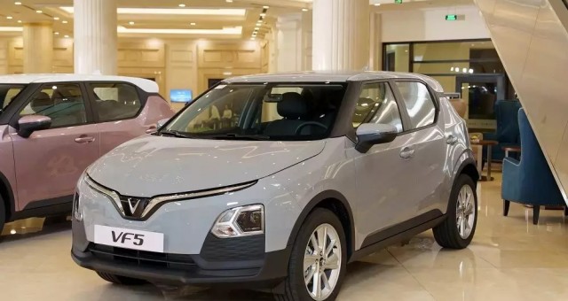 VinFast VF 5 xuống giá dưới 420 triệu đồng tại đại lý, tạo áp lực lên xe xăng hạng A
