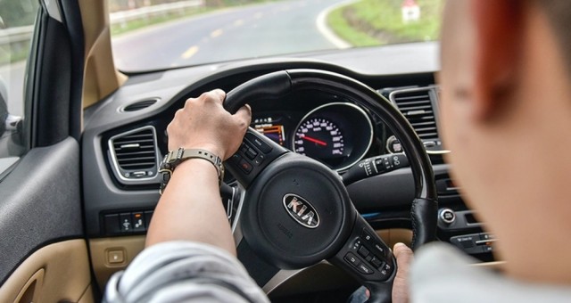 Đừng tưởng chạy càng chậm càng tiết kiệm: 5 thói quen có thể khiến ô tô hao xăng