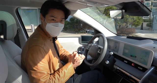 Tận mắt chứng kiến nội thất xe điện Hyundai Ioniq 5: Đủ sức 'ăn đứt' Tesla?