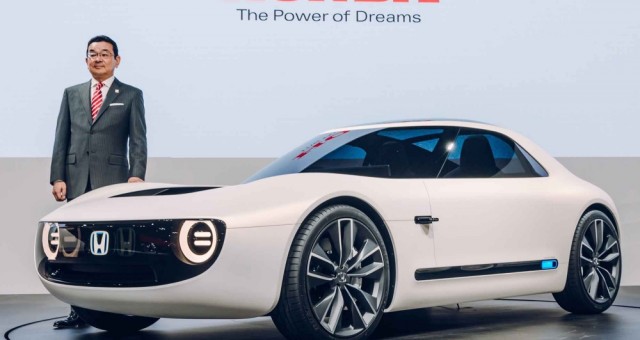 Honda ấn định thời điểm dừng bán ô tô chạy xăng