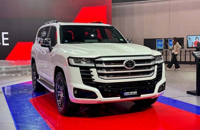 Toyota Land Cruiser Hybrid cập bến Đông Nam Á với giá quy đổi gần 3 tỷ đồng Biến thể mạnh nhất của Land Cruis