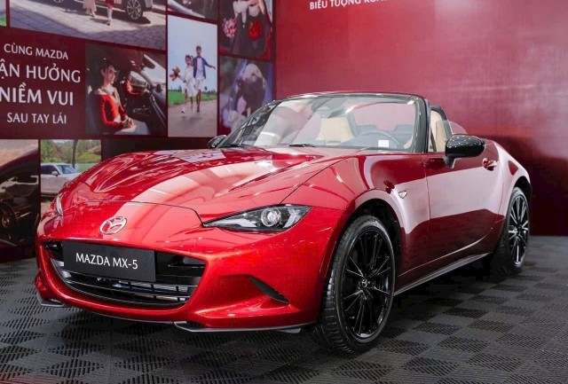 Mazda MX-5 chính thức mở bán tại Việt Nam, giá khởi điểm 1,339 tỷ đồng