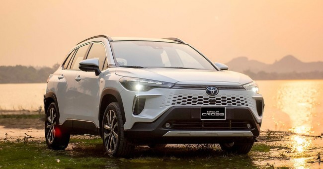 Toyota Corolla Cross HEV tái chiếm ngôi đầu phân khúc xe hybrid trong tháng 4/2026