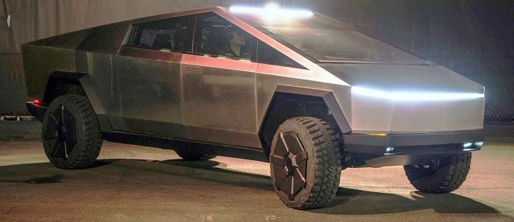 1200px-Tesla_Cybertruck_outside_unveil_modified_by_Smnt