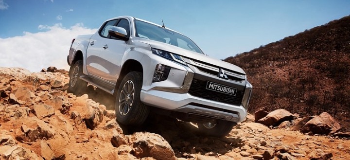 van-hanh-Mitsubishi-Triton