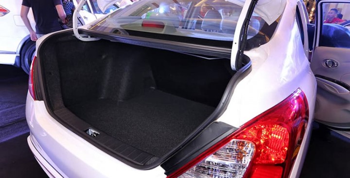 khoang-hanh-ly-Nissan-Sunny-2020