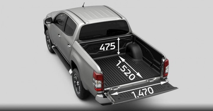 khoang-hanh-ly-Mitsubishi-Triton