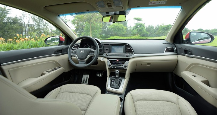 elantra-2018-03