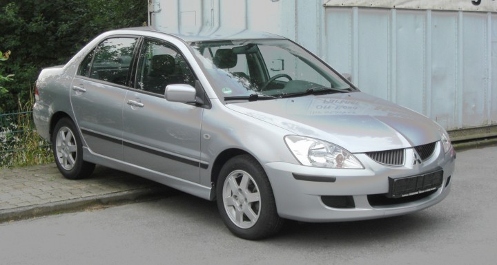 Mitsubishi_Lancer_2003