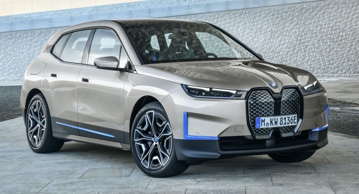 2022-BMW-iX-0