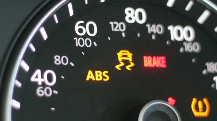 garage-sua-chua-phanh-abs-xe-bmw