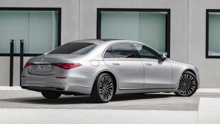 2021-mercedes-benz-s-class-sedan-exterior-3-1024x576