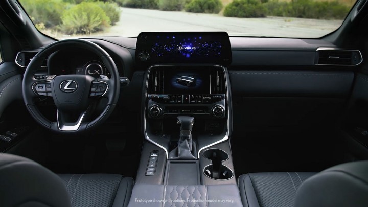 2022_Lexus_LX_101
