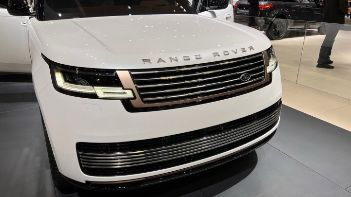 all-new-2022-range-rover-visits-la-auto-show-to-entice-its-target-audience-4